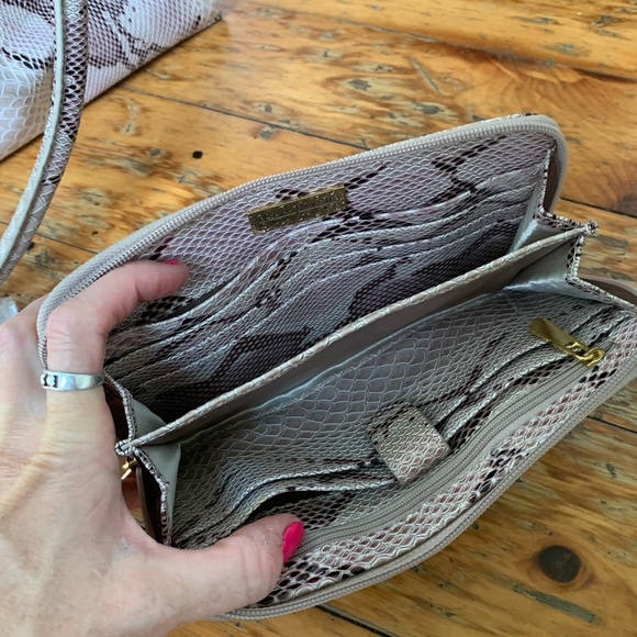 Women’s large Joan River’s snakeskin patterned bag - Picture 13 of 14